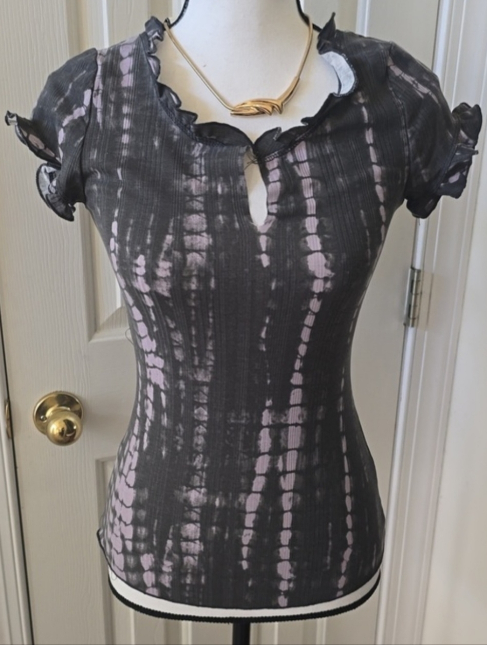 TRUE CRAFT WOMEN'S JUNIOR SHORT SLEEVE BLACK TIE DYE SUMMER TOP SIZE SMALL